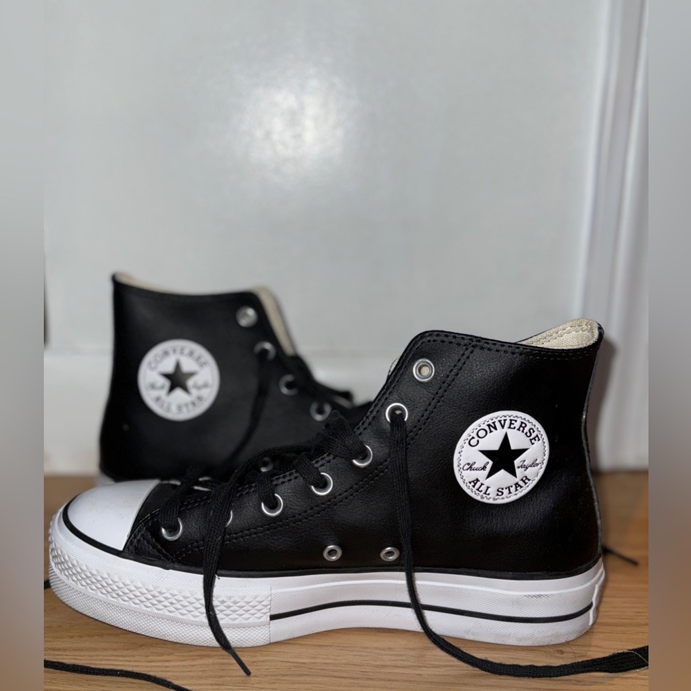 Converse Chuck Taylor All Star Black Leather High Tops – Size W9